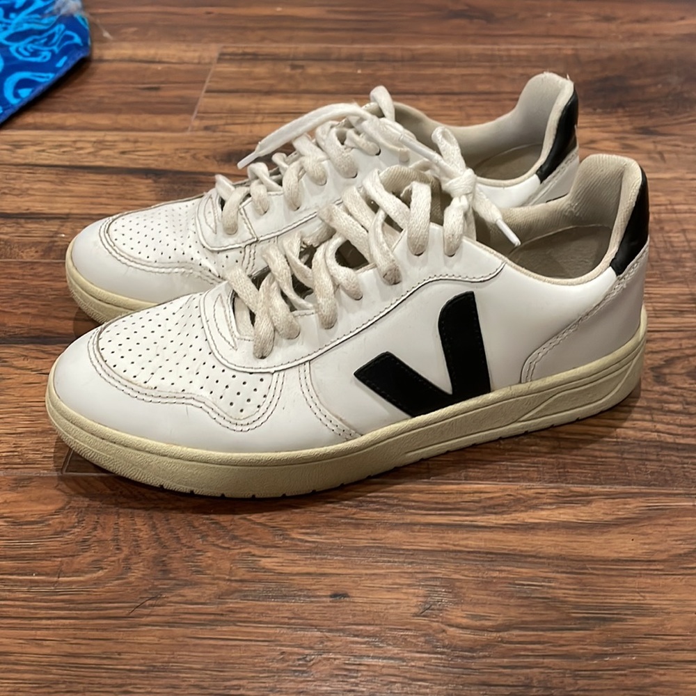 Veja V-10 Sneakers
